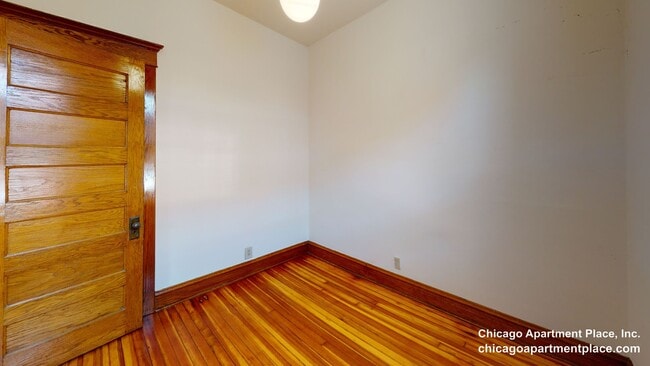 Building Photo - 3912 N Greenview Ave