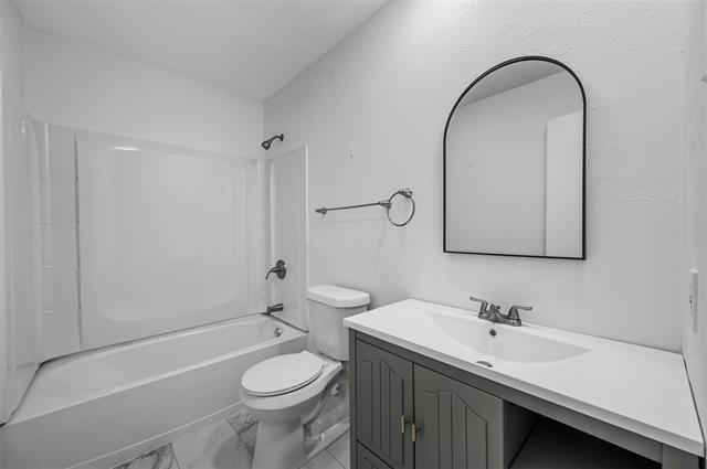 Building Photo - 4940 Watkins Dr