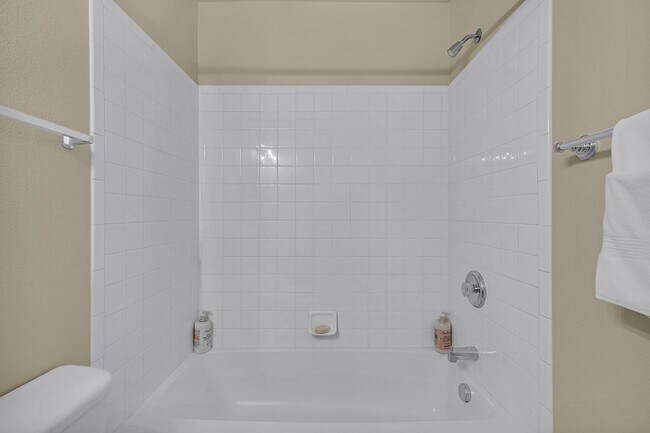 Building Photo - Immaculate 3 Bedroom Townhome Near Downtown COS