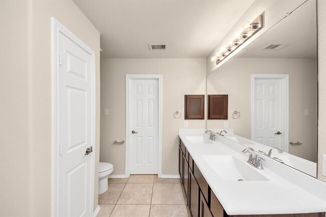 Building Photo - 6483 Calgary Woods Ln