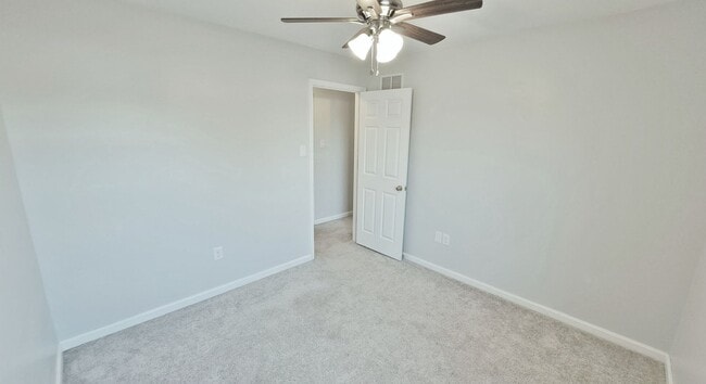 Building Photo - 3 Bed / 3 Bath Single Family Home