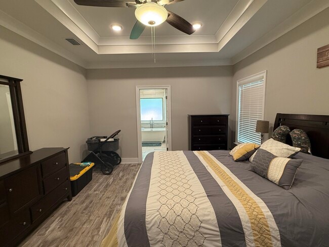 Building Photo - 1002 Gloria Ave