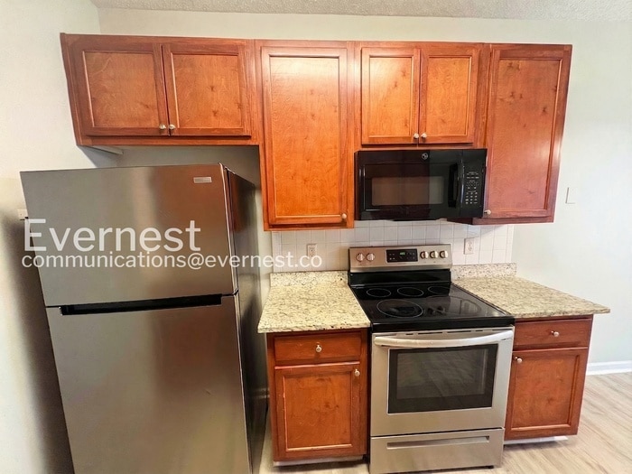 Building Photo - 8665 Thomas Rd