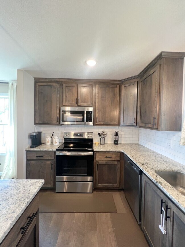 Building Photo - Charming Ranch-Style Home on a Large Corne...