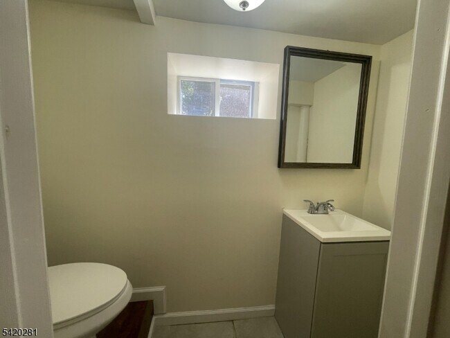 Building Photo - 43 Mapes Ave