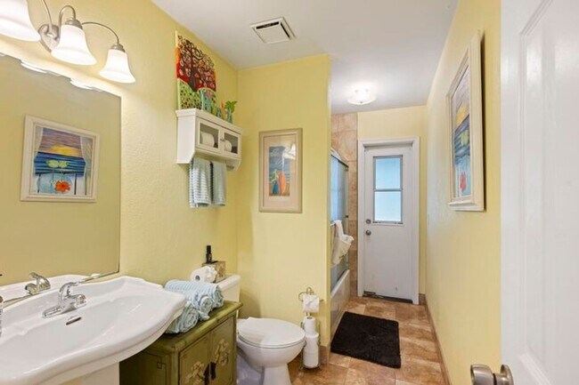 Building Photo - 756 Juniper Pl