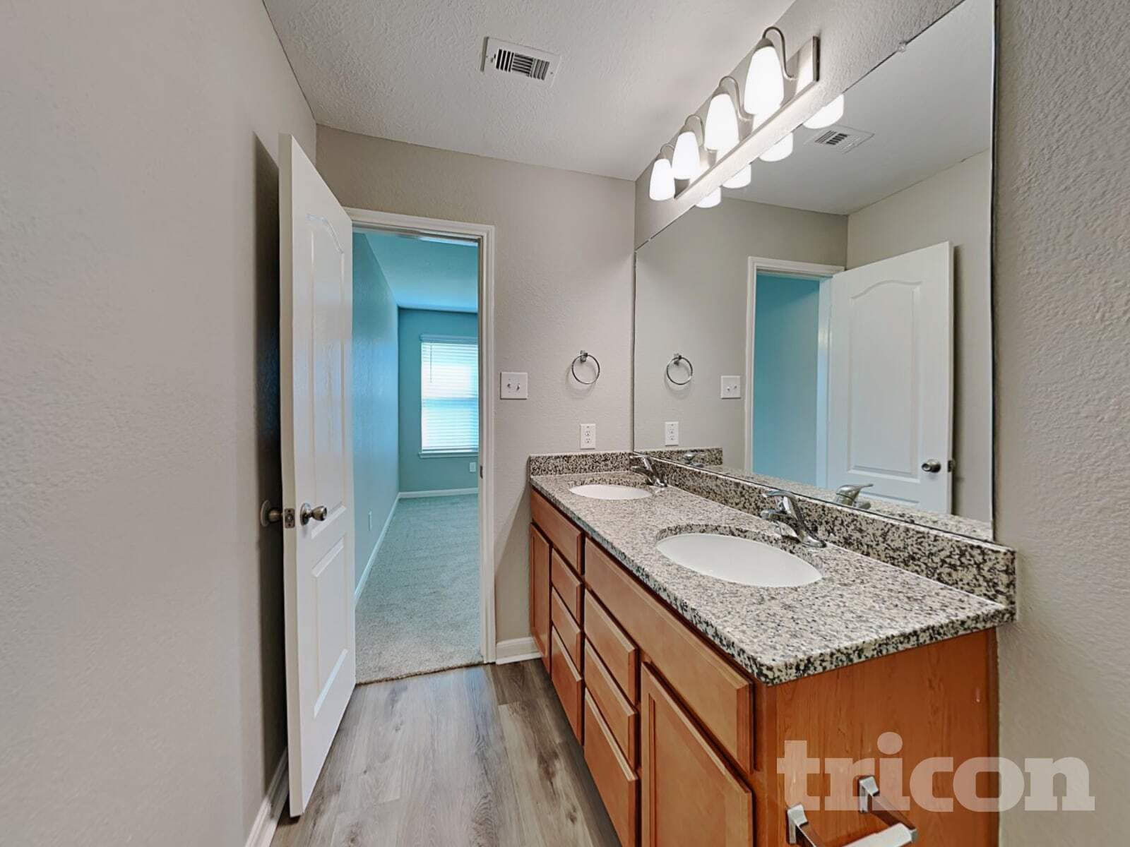 Building Photo - 20660 Dunrobin Dr