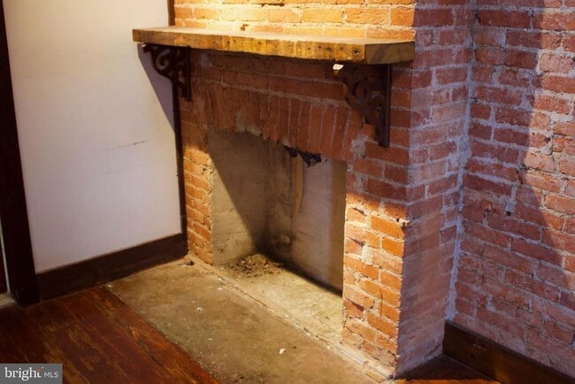 Building Photo - 209 W Chestnut St