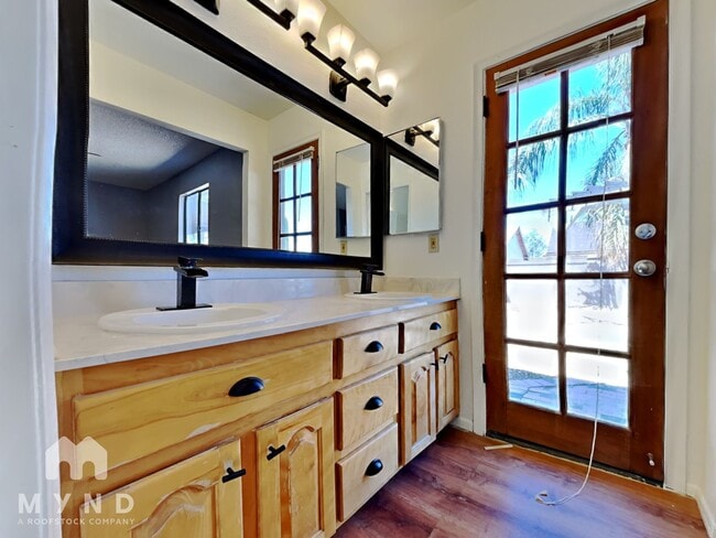 Building Photo - 213 N Jacs Pl