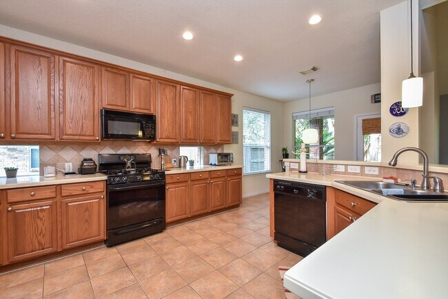 Building Photo - 1211 Deerbrook Dr