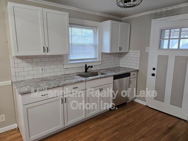 Building Photo - 30 E Beverly Ave