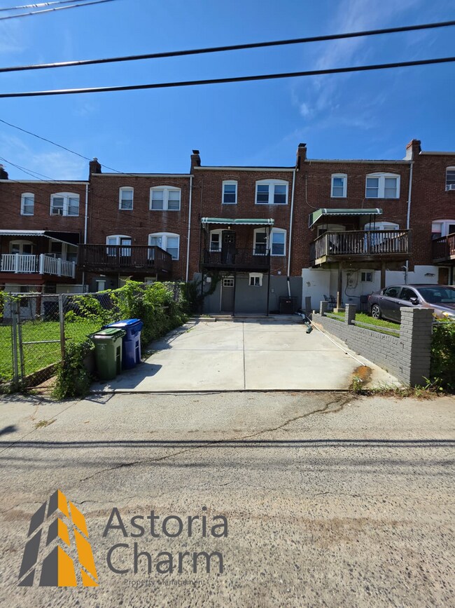 Building Photo - 1015 Lyndhurst St