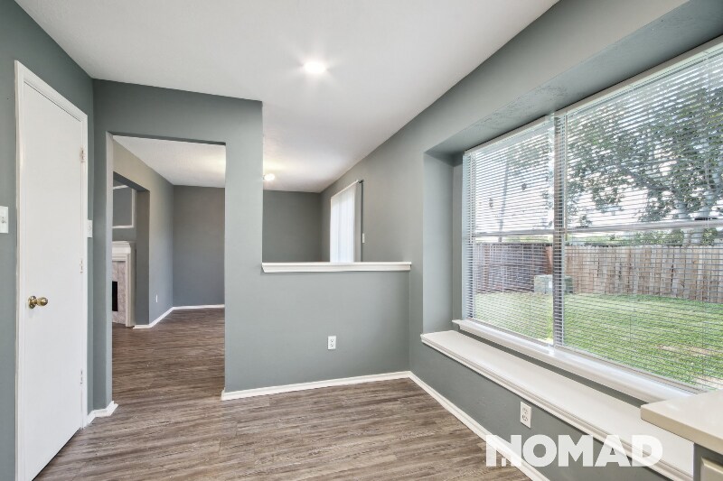 Building Photo - 2040 Sandy Knoll Dr
