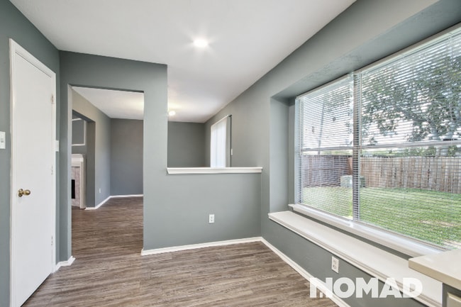 Building Photo - 2040 Sandy Knoll Dr