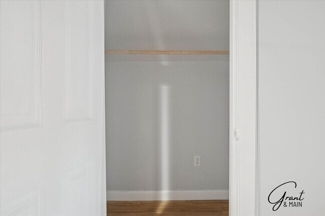 Building Photo - 1613 Virginia Park St