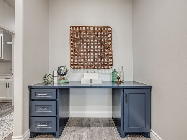 Building Photo - Pool + Deer Creek Schools + 4 bedrooms + 3 car garage + Bonus Room