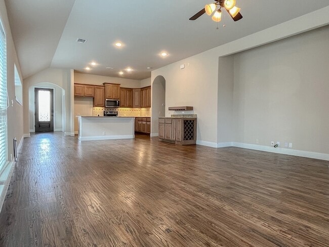 Building Photo - 1205 Roadrunner Dr