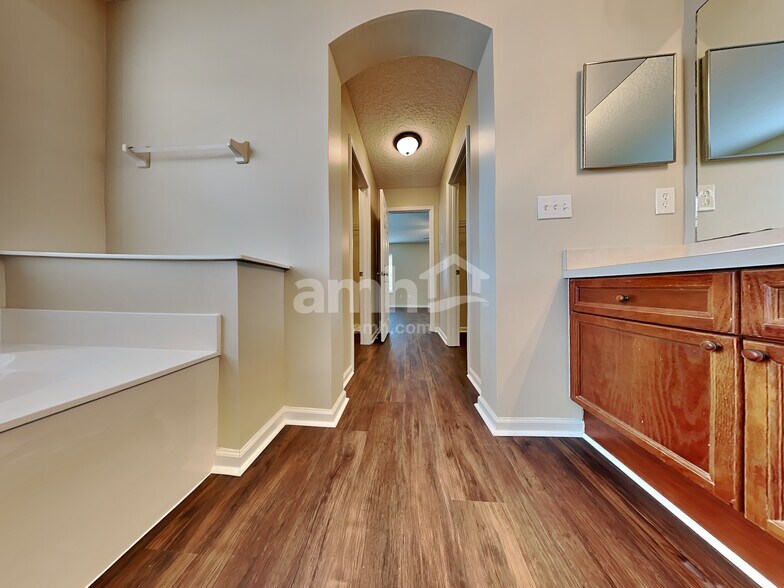 Building Photo - 2859 Pebblewood Ln