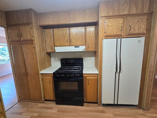 Building Photo - Light and Airy 2 Bedroom 2 Bath In Heather Glen Estates