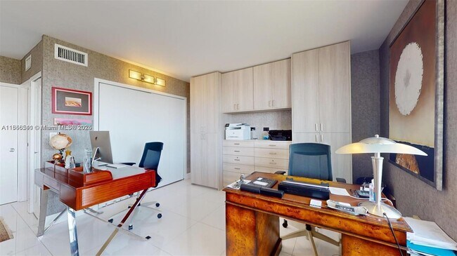 Building Photo - 3625 N Country Club Dr