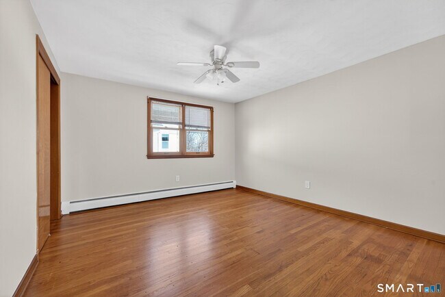 Building Photo - 985 Slater Rd