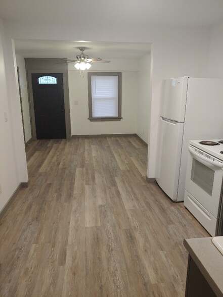 Building Photo - 109 2nd Ave
