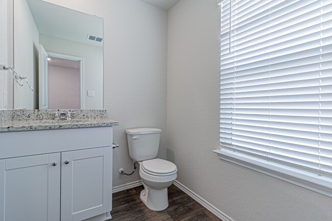 Building Photo - 4 bd/2 ba available NOW!! Wiseman/Talley F...