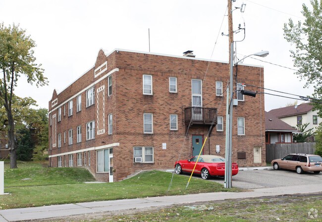 Building Photo - 1900 Thomas Ave