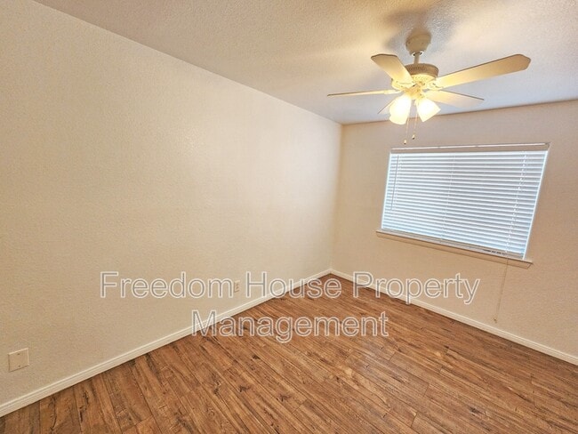 Building Photo - 2341 Yakima Ave