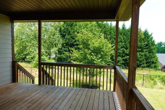 Building Photo - 153 Bur Oak Dr