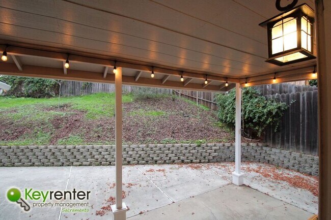 Building Photo - 8312 Camelback Ct
