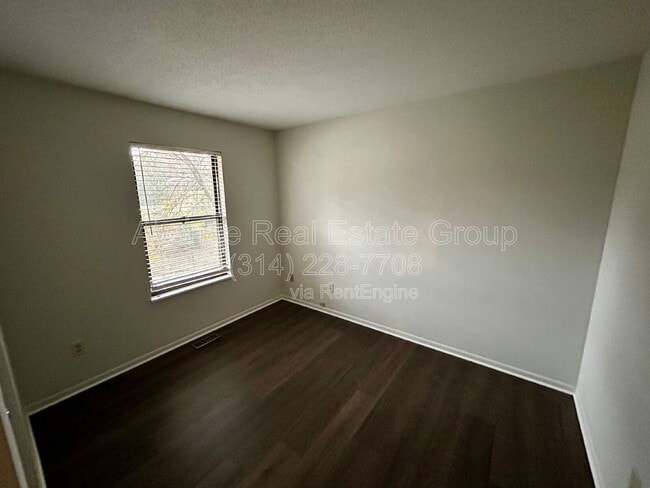 Building Photo - 662 Lakewood Dr