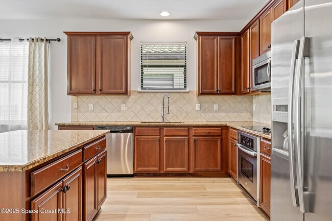 Building Photo - 739 Monterey Dr
