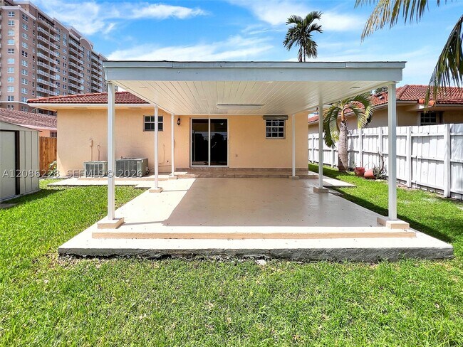 Building Photo - 3650 SW 27th St