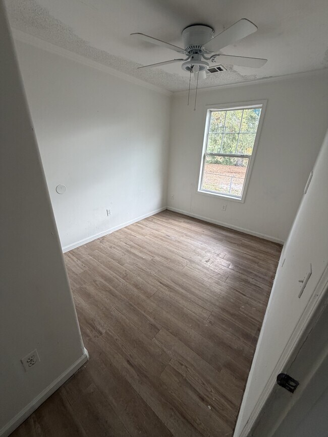 Building Photo - 735 21st St S