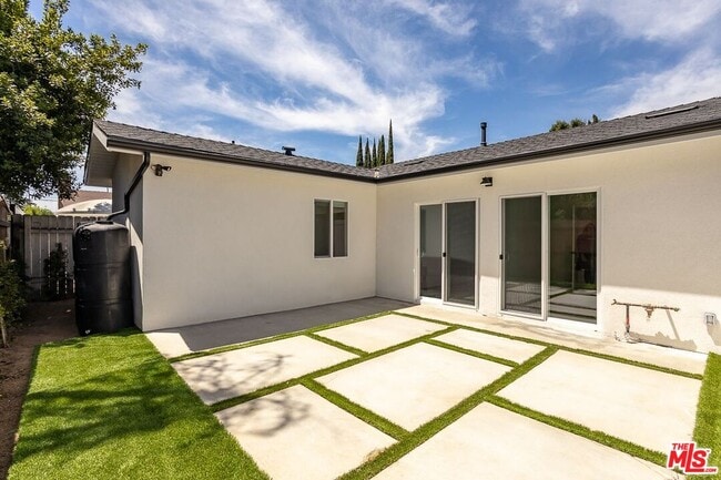 Building Photo - 7413 Jamieson Ave