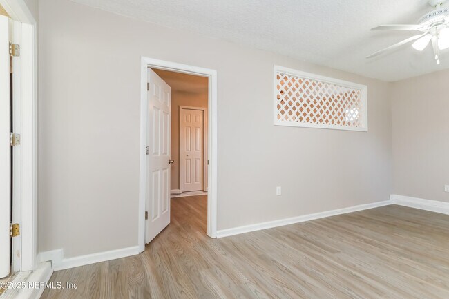 Building Photo - 7453 Amandas Crossing Dr N