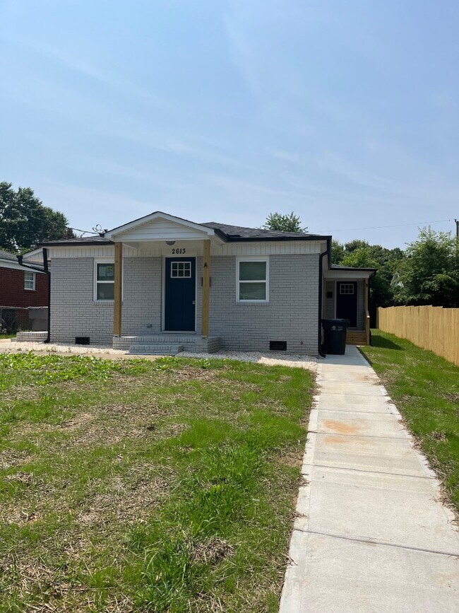 Building Photo - 2613 Dundeen St
