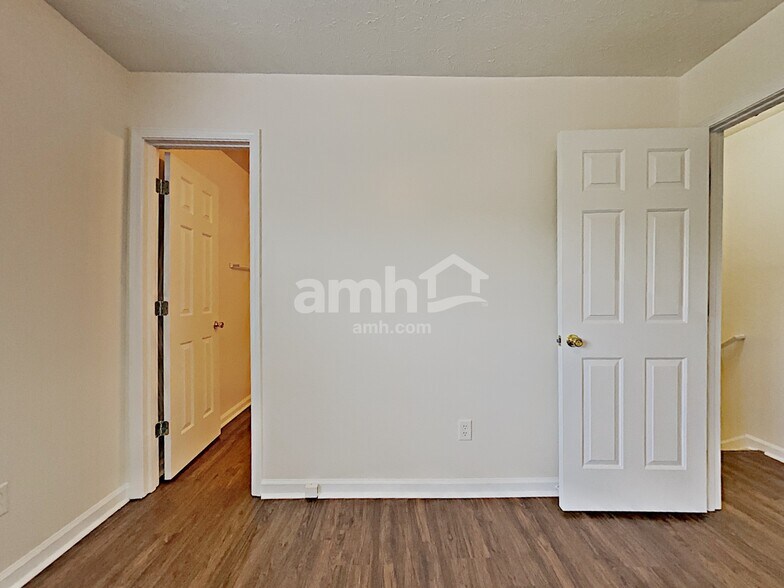 Building Photo - 2693 Waverly Hills Dr