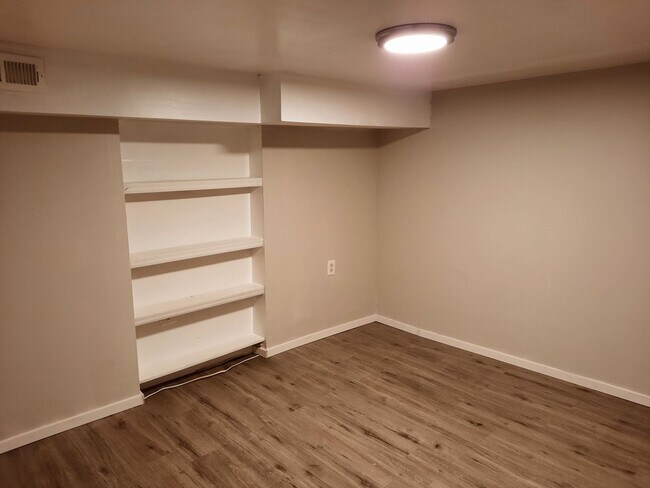 Building Photo - $1195 - 1 bedroom/ 2 bathroom plus 2 bonus...