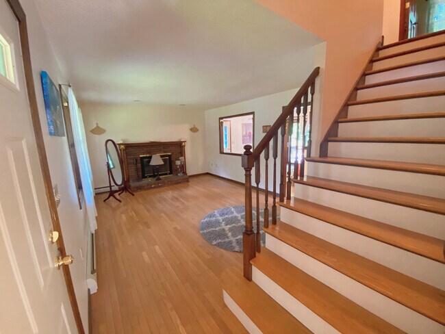 Building Photo - 48 Briarwood Rd