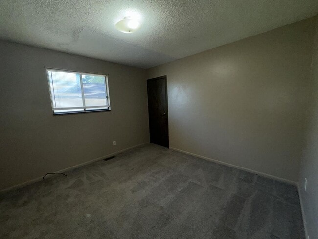 Building Photo - Lovely 2 Bedroom / 1 Bath for Rent - Section 8 Welcome