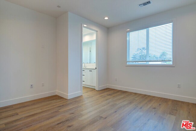 Building Photo - 4509 Saturn St
