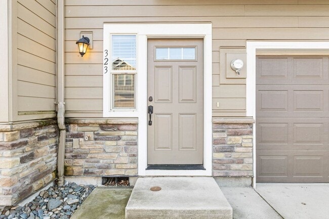 Building Photo - Gorgeous Townhome in Ridgefield!