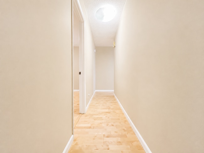 Building Photo - Live Next to Washington Park! Spacious 2-Bedroom Condo with Pool!