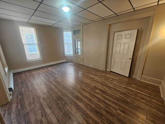 Building Photo - 574 W Market St