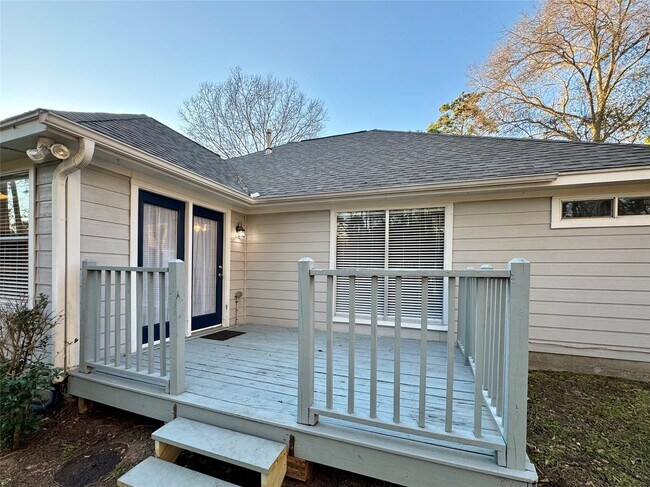 Building Photo - 4006 Hunnington Dr