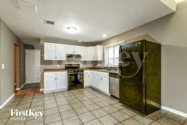 Building Photo - 3015 Kingsley Dr