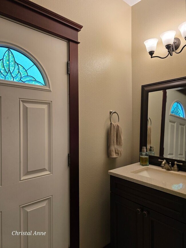 Building Photo - Beautiful Custom built home