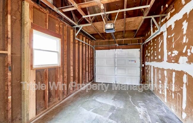 Building Photo - 2325 Golfway St